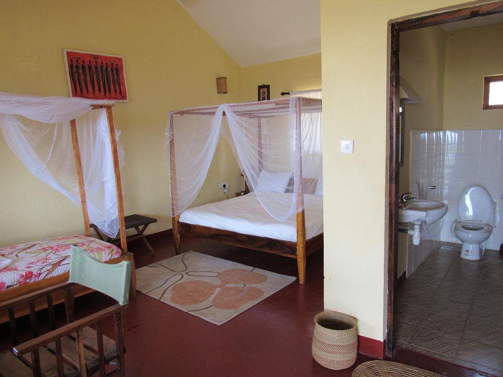African Sunrise Lodge And Campsite Мто-ва-Мбу Экстерьер фото