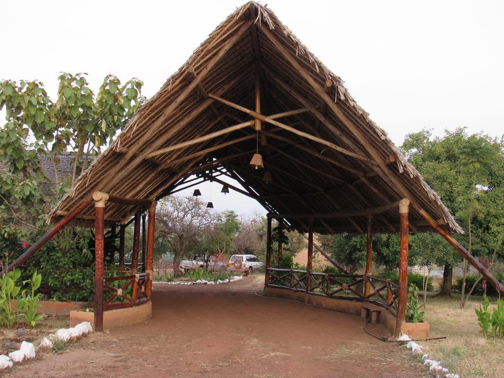 African Sunrise Lodge And Campsite Мто-ва-Мбу Экстерьер фото