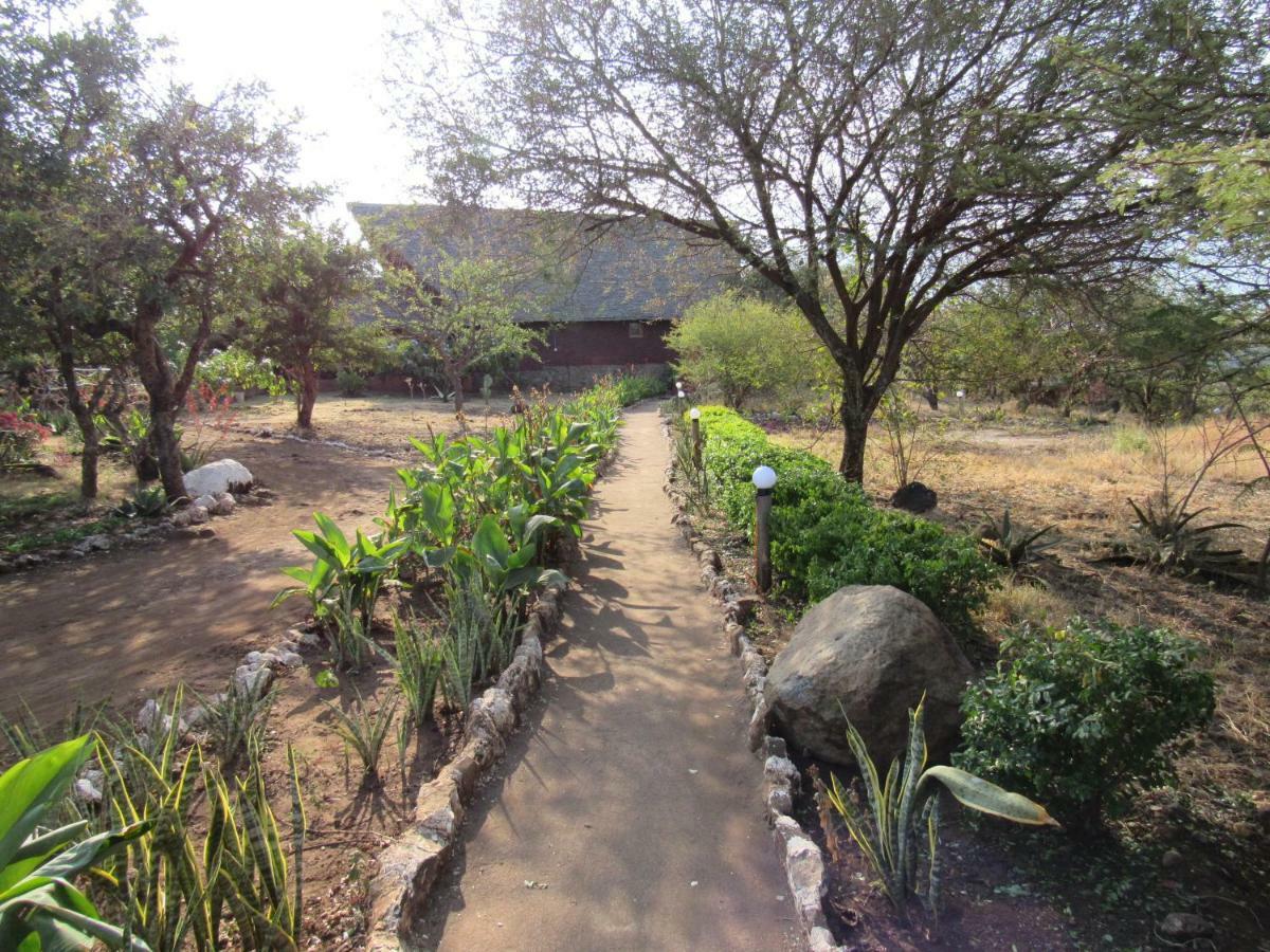 African Sunrise Lodge And Campsite Мто-ва-Мбу Экстерьер фото